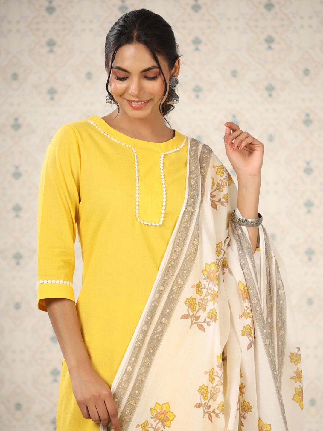 Dhiyona OD Round Neck Floral Regular Thread Work Pure Cotton Kurta Set