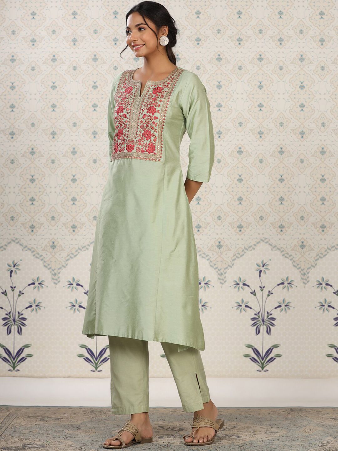 Dhiyona OD Yoke Design Embroidered Kurta with Trousers