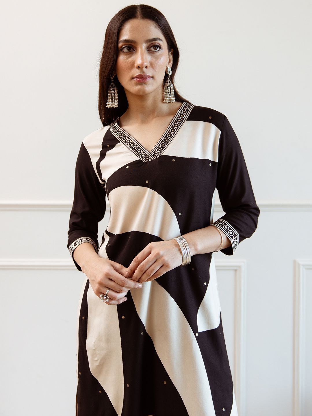 Dhiyona IE Women Floral Printed Regular Kurta with Trousers