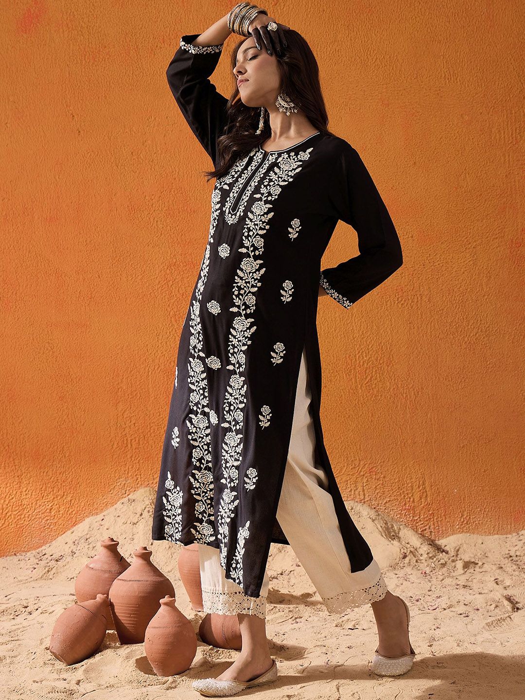 Dhiyona IE Floral Embroidered Straight Kurta