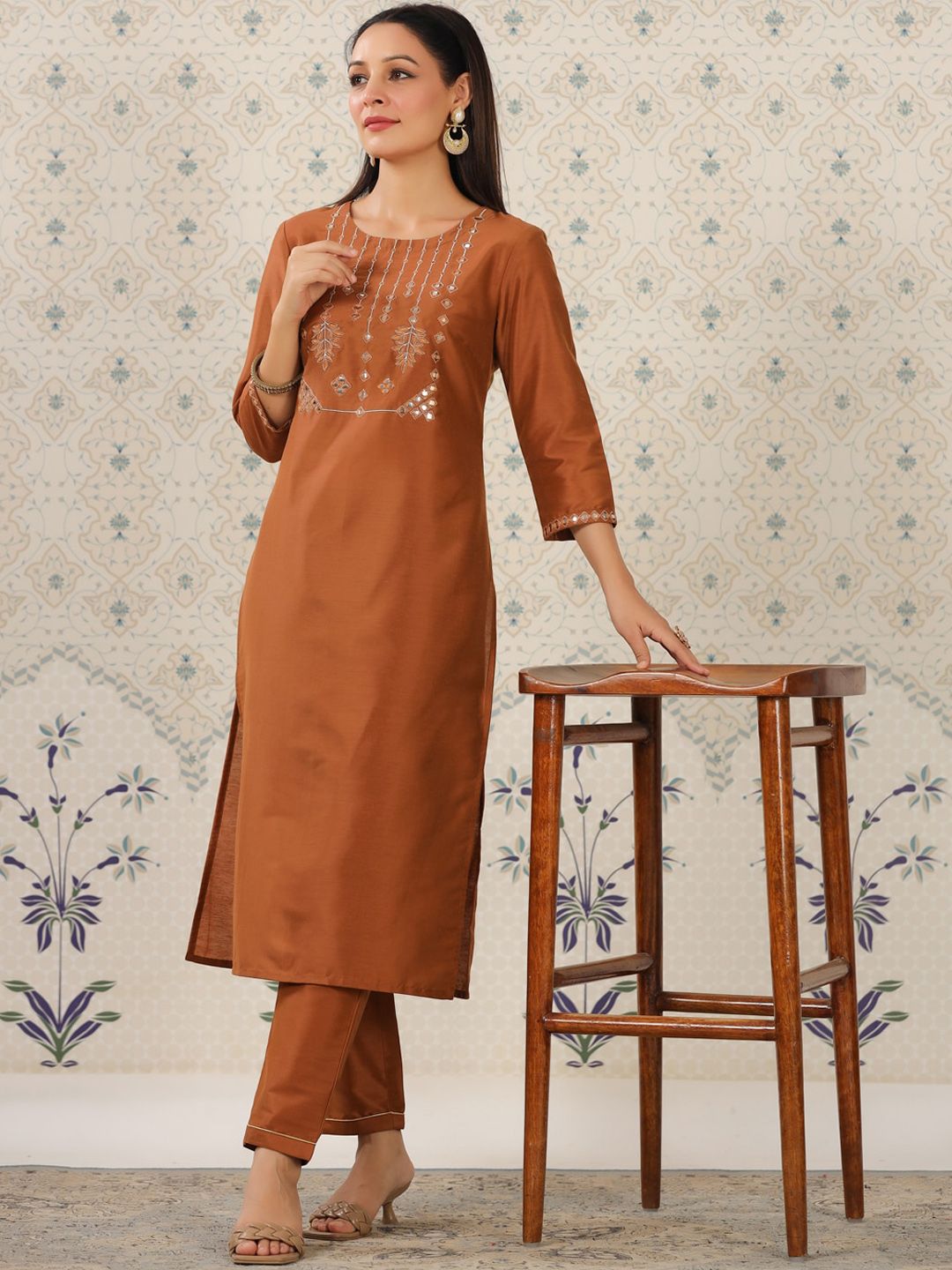 Dhiyona OD Geometric Embroidered Mirror Work Kurta With Trousers