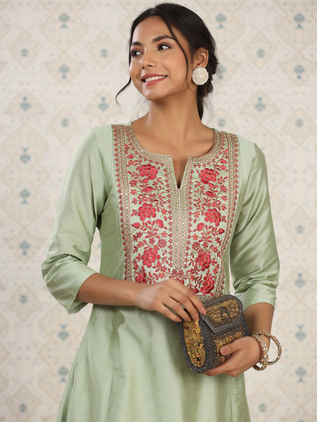Dhiyona OD Yoke Design Embroidered Kurta with Trousers