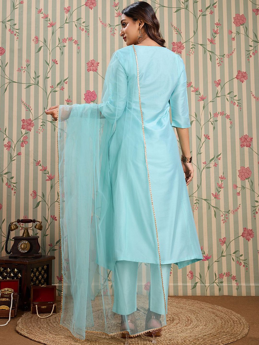 Dhiyona OD Floral Embroidered Notch Neck Kurta With Trousers And Dupatta
