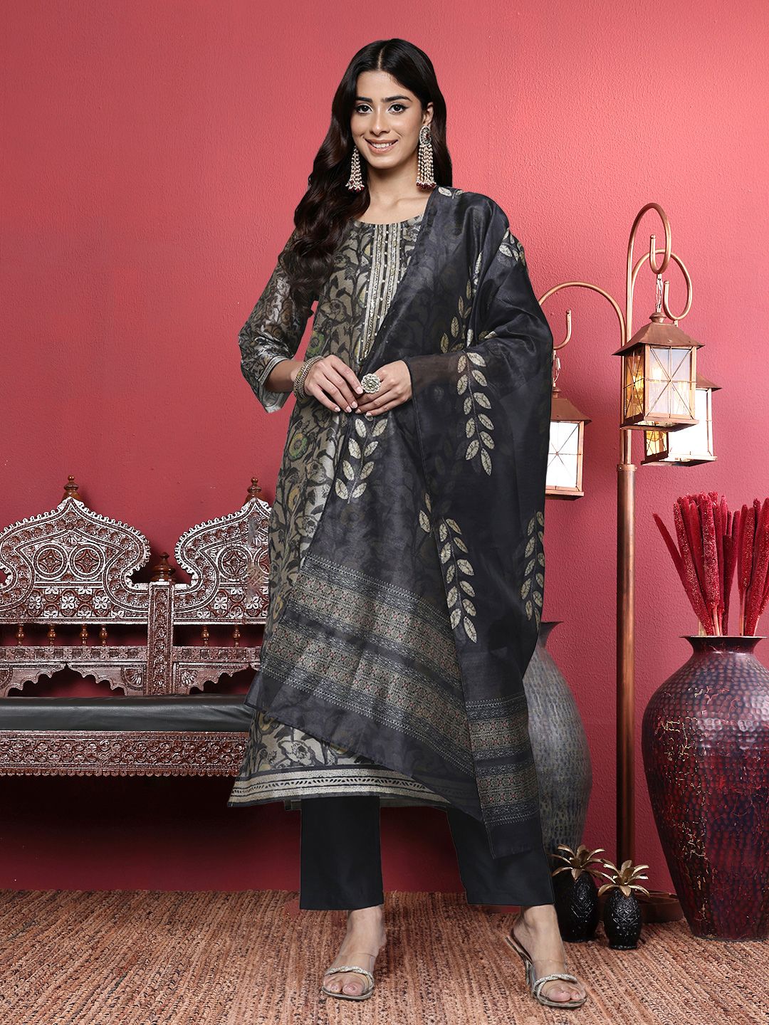 Dhiyona VA Women'sGrey Floral Printed Beads and Stones Straight Kurta with Trousers & Dupatta