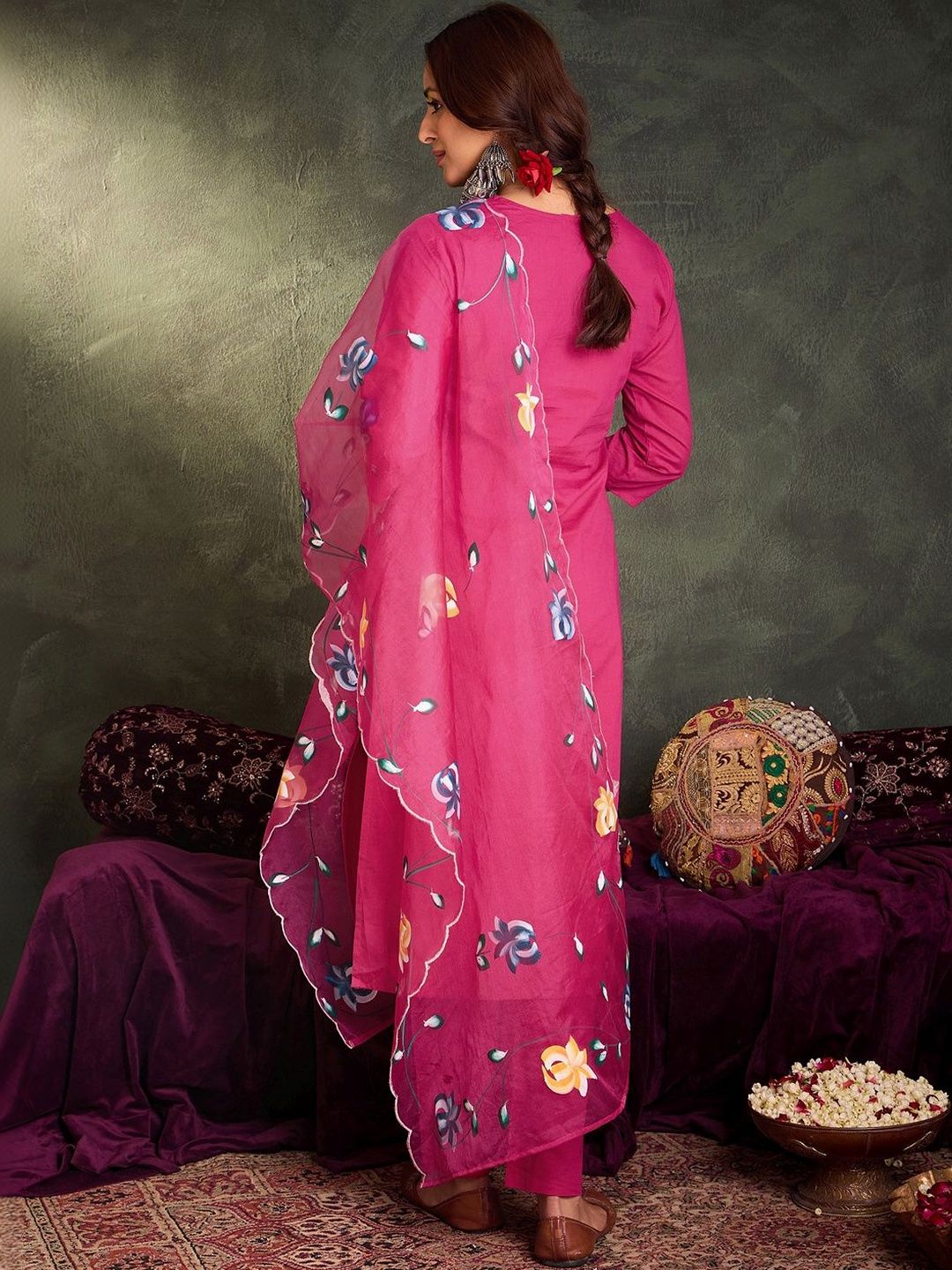 Women Floral Printed and Thread Work Pure Cotton Kurta with Trousers & Dupatta