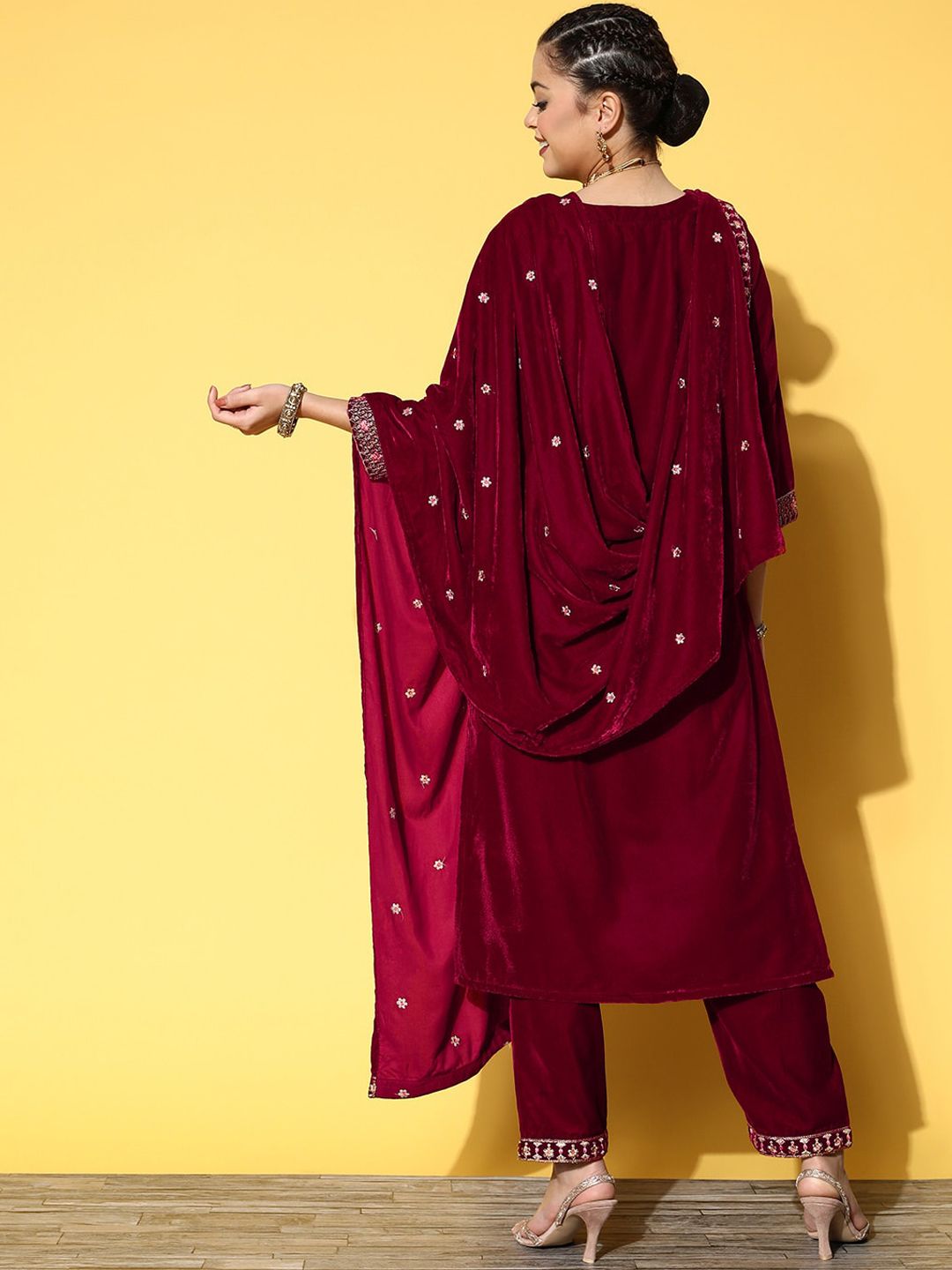Dhiyona VA Women'sWinter Floral Embroidered Velvet Kurta Set with Dupatta