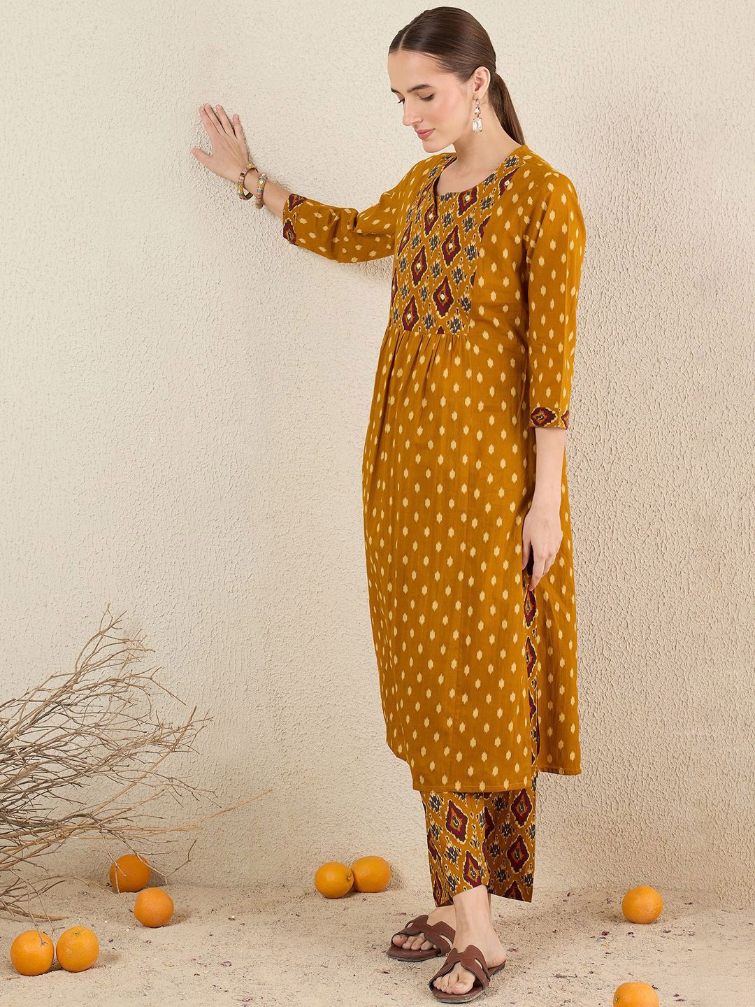 Dhiyona IE Women Geometric Printed Cotton Kurta with Trousers