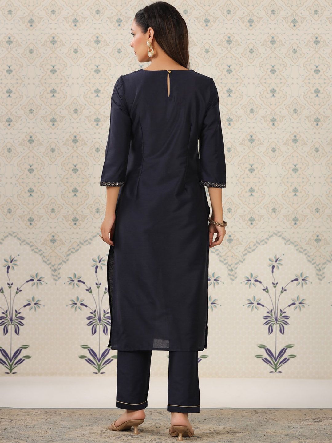 Dhiyona OD Geometric Yoke Design Regular Thread Work Kurta With Trousers