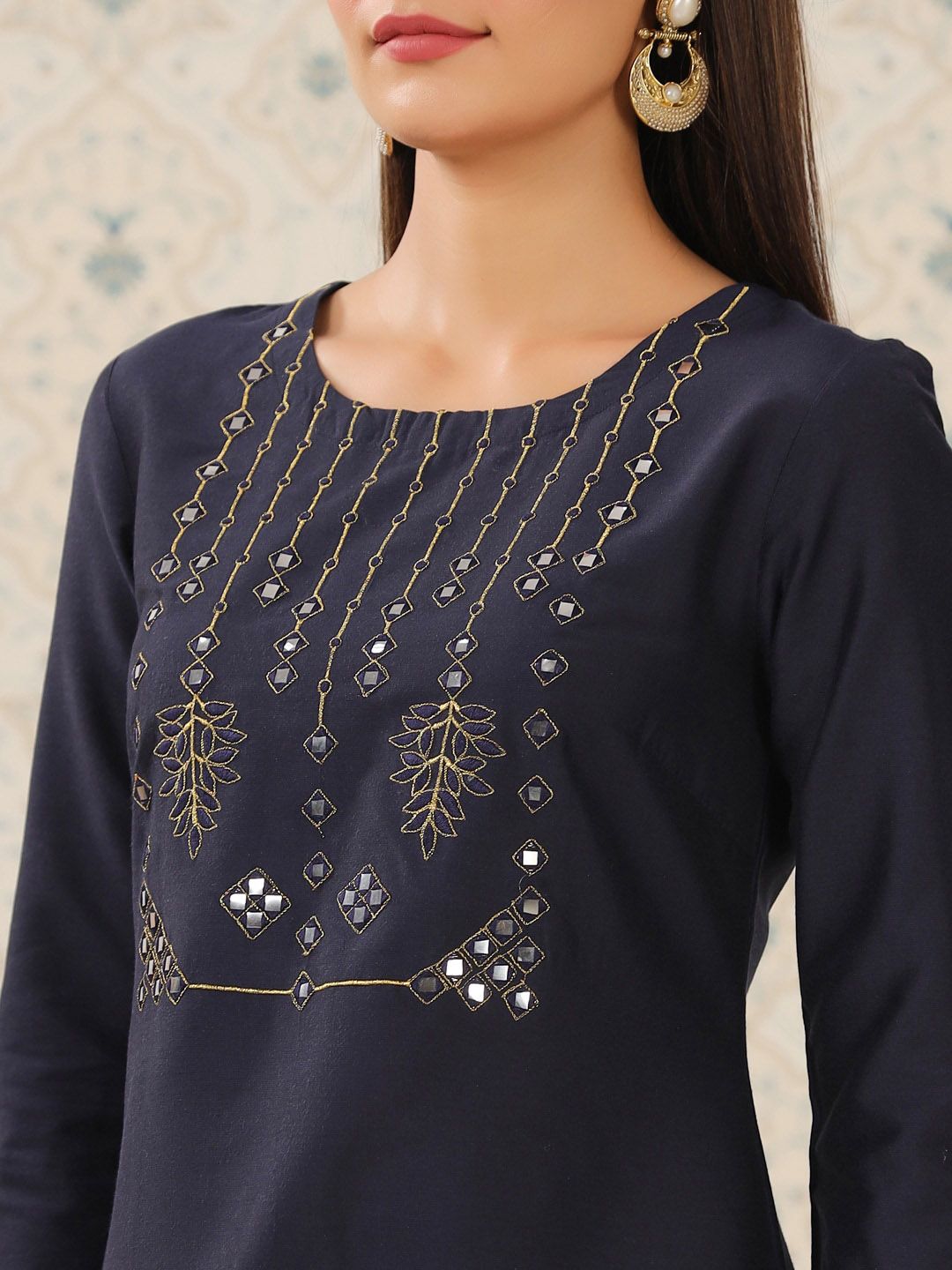 Dhiyona OD Geometric Yoke Design Regular Thread Work Kurta With Trousers
