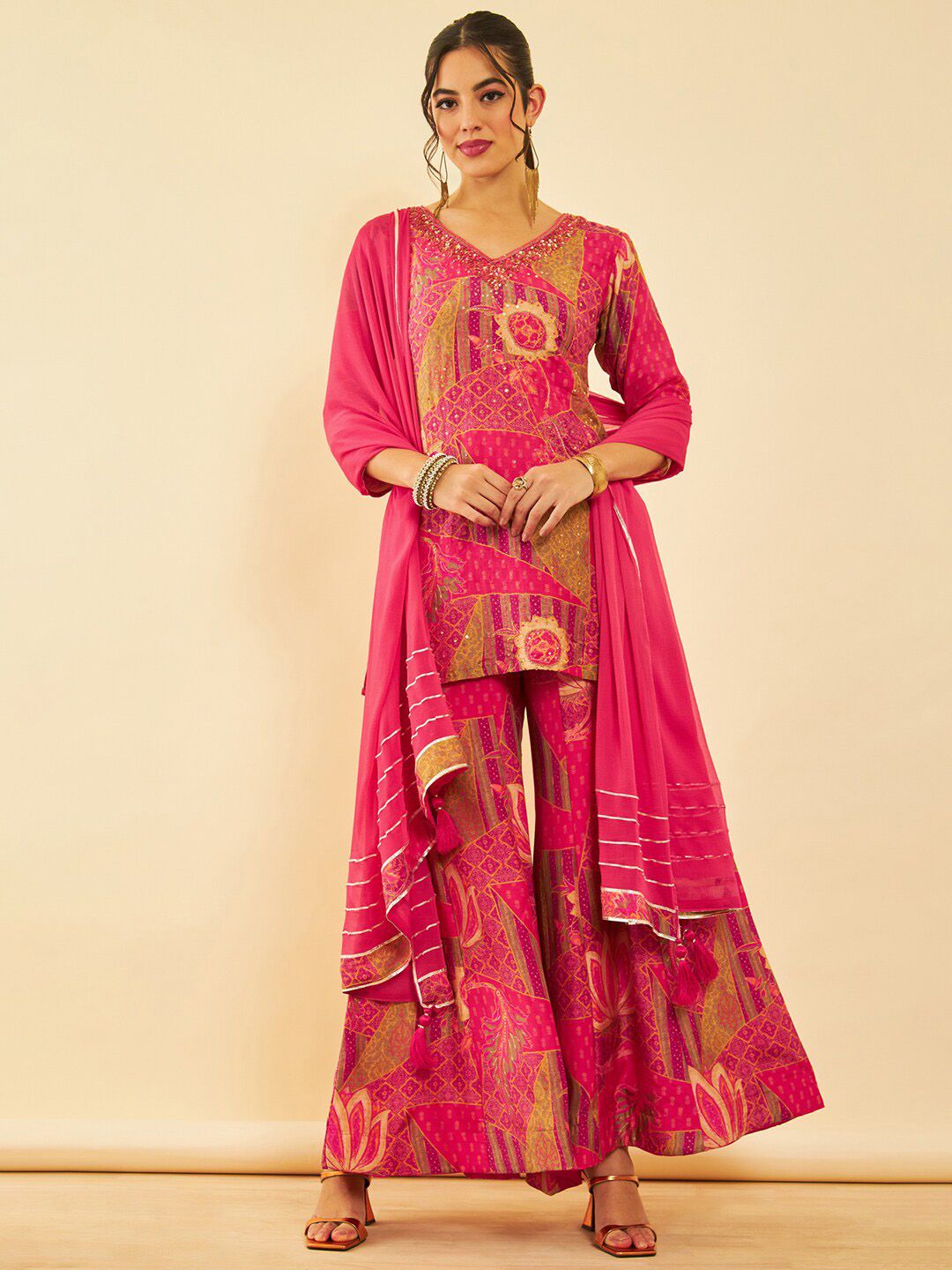 Dhiyona SO Women's Floral Printed V-Neck Three-Quarter Sleeves Sequinned Kurti Set