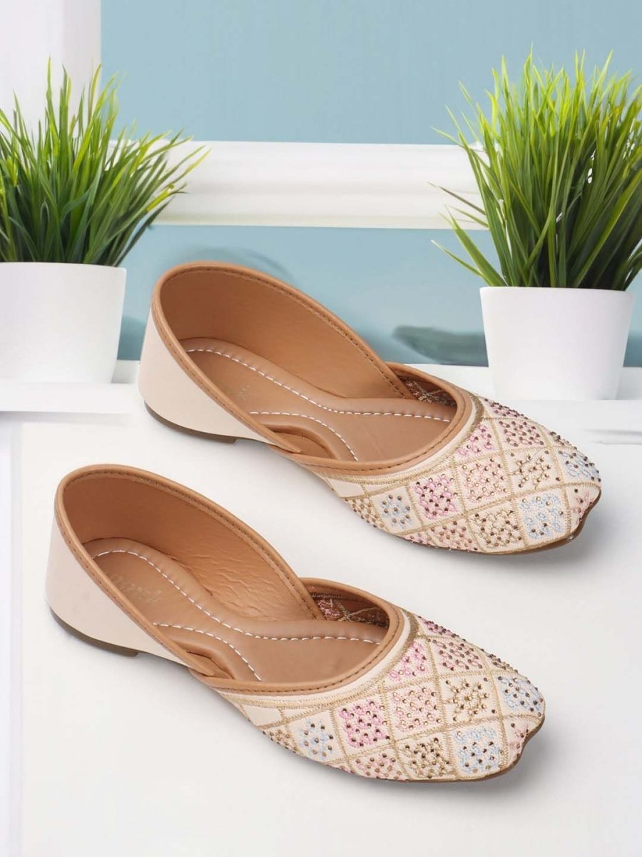 Dhiyona AK Embroidered Mojaris
