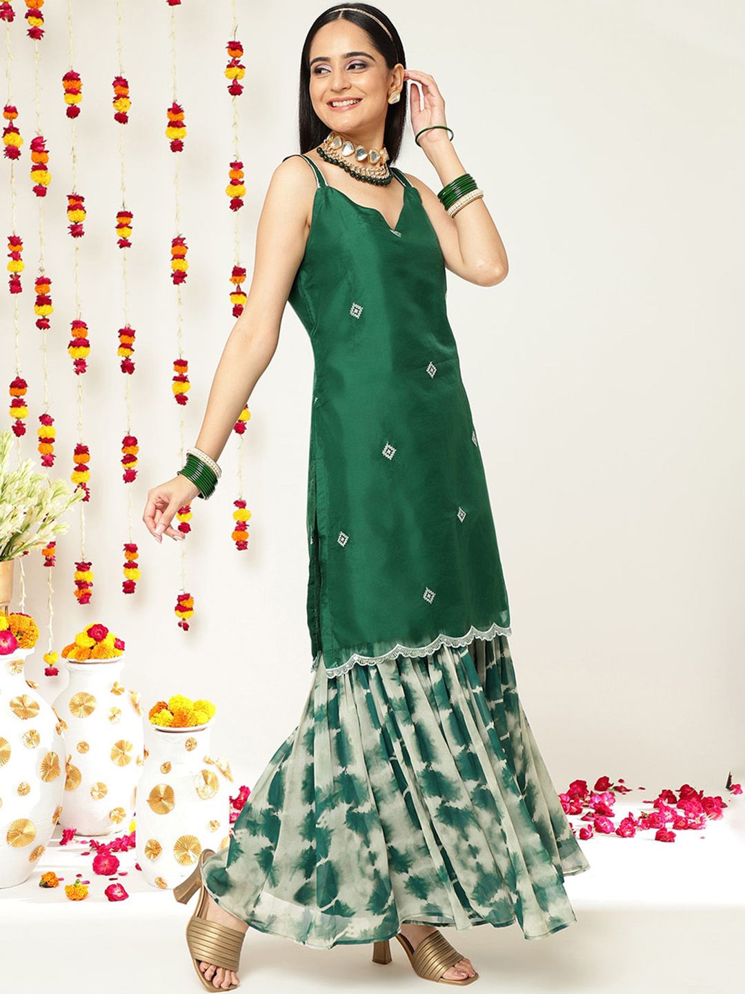 Dhiyona VA Women'sEthnic Motifs Embroidered Sleeveless Kurta & Sharara With Dupatta