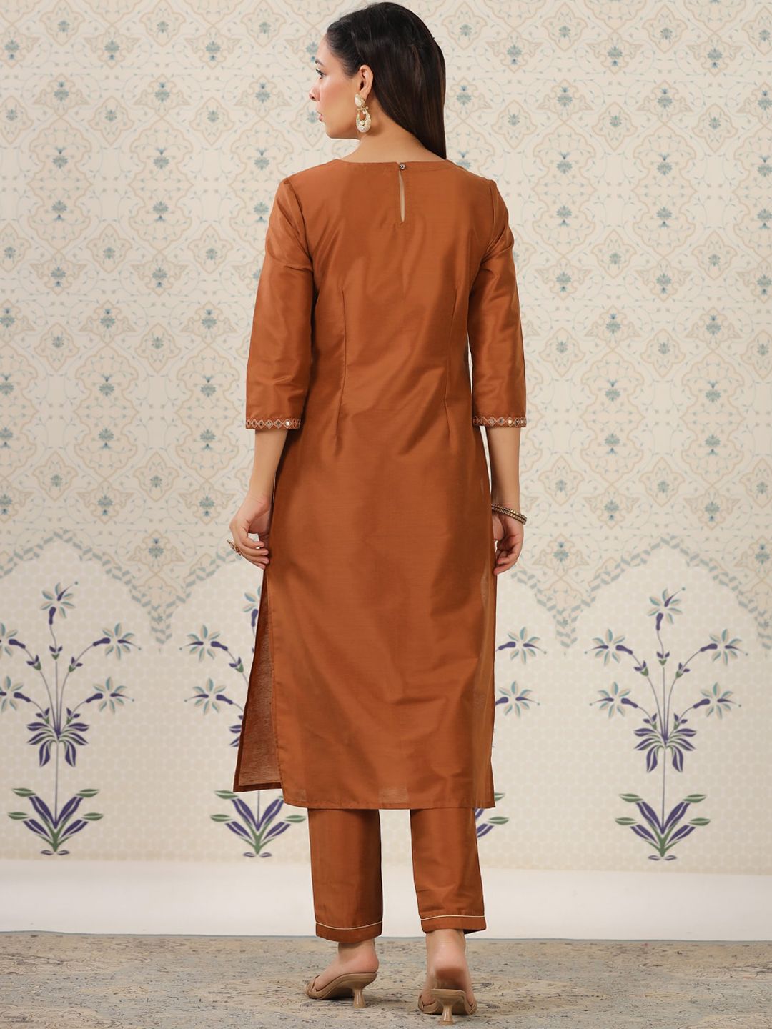 Dhiyona OD Geometric Embroidered Mirror Work Kurta With Trousers