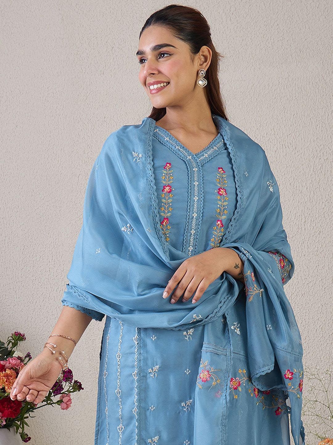 Dhiyona IE Floral Embroidered V-Neck Thread Work Straight Kurta & Trousers & Dupatta