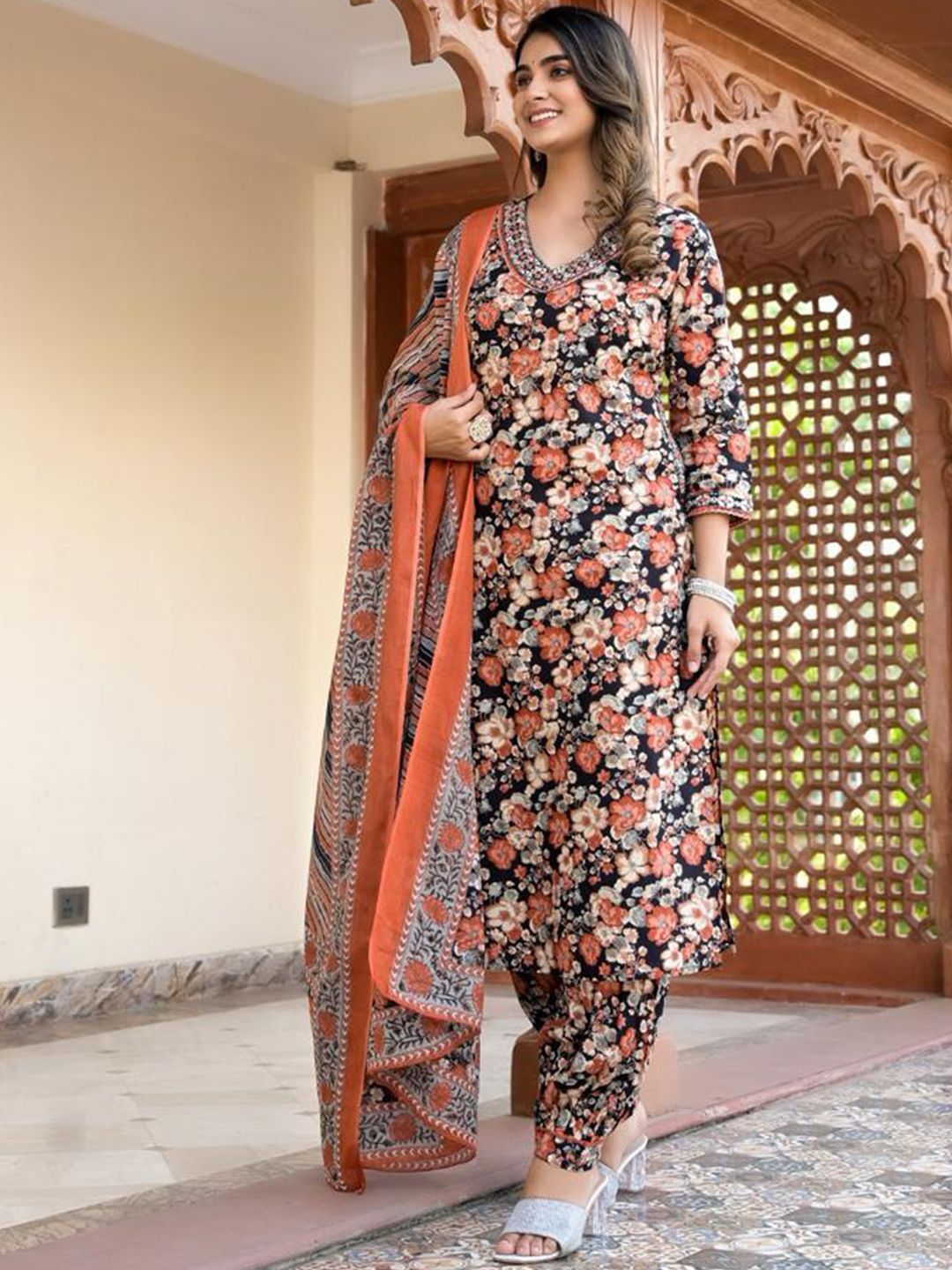 Dhiyona VA Women'sFloral Embellished Kurta Paired With Afghani Trousers & Dupatta