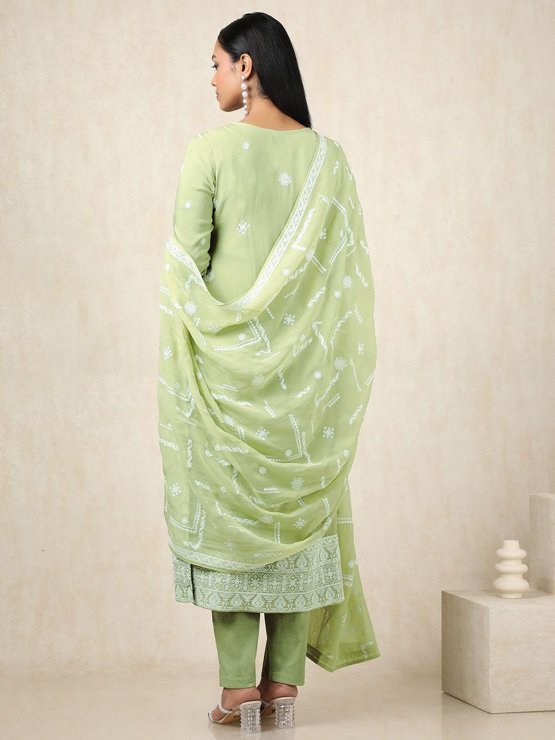 Dhiyona SO Women's Floral Embroidered V-Neck Thread Work Organza Straight Kurta With Trousers & Dupatta