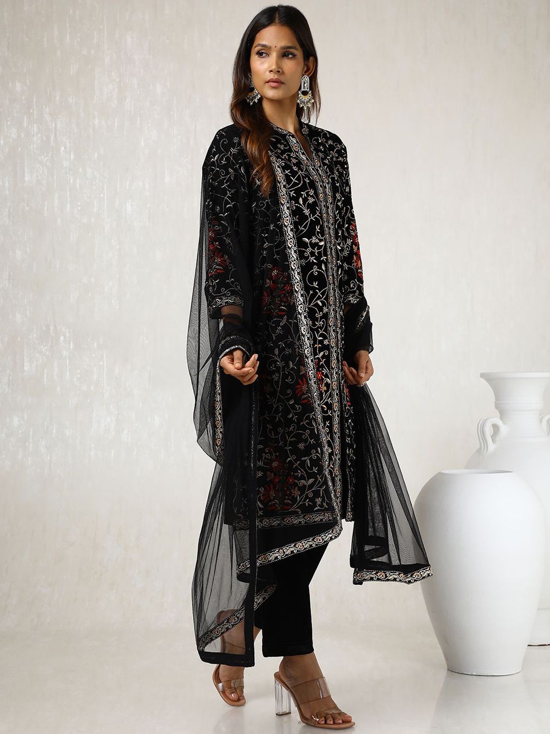 Dhiyona SO Women's Black Floral Embroidered Regular Velvet Straight Kurta With Trouser With Dupatta