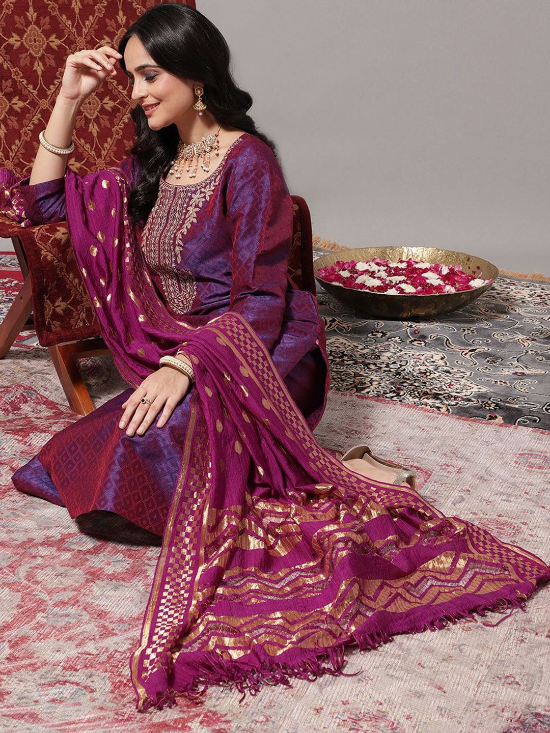 Dhiyona VA Women'sGeometric Woven Design Regular Zari Kurta with Trousers & Dupatta