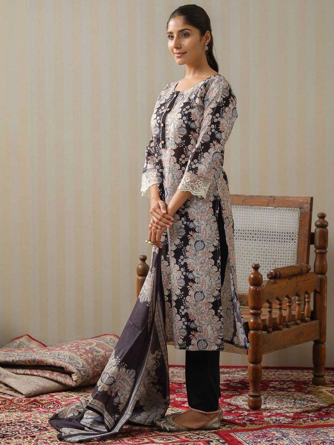 Dhiyona OD Floral Printed Lace Inserts Kurta With Palazzos & Dupatta