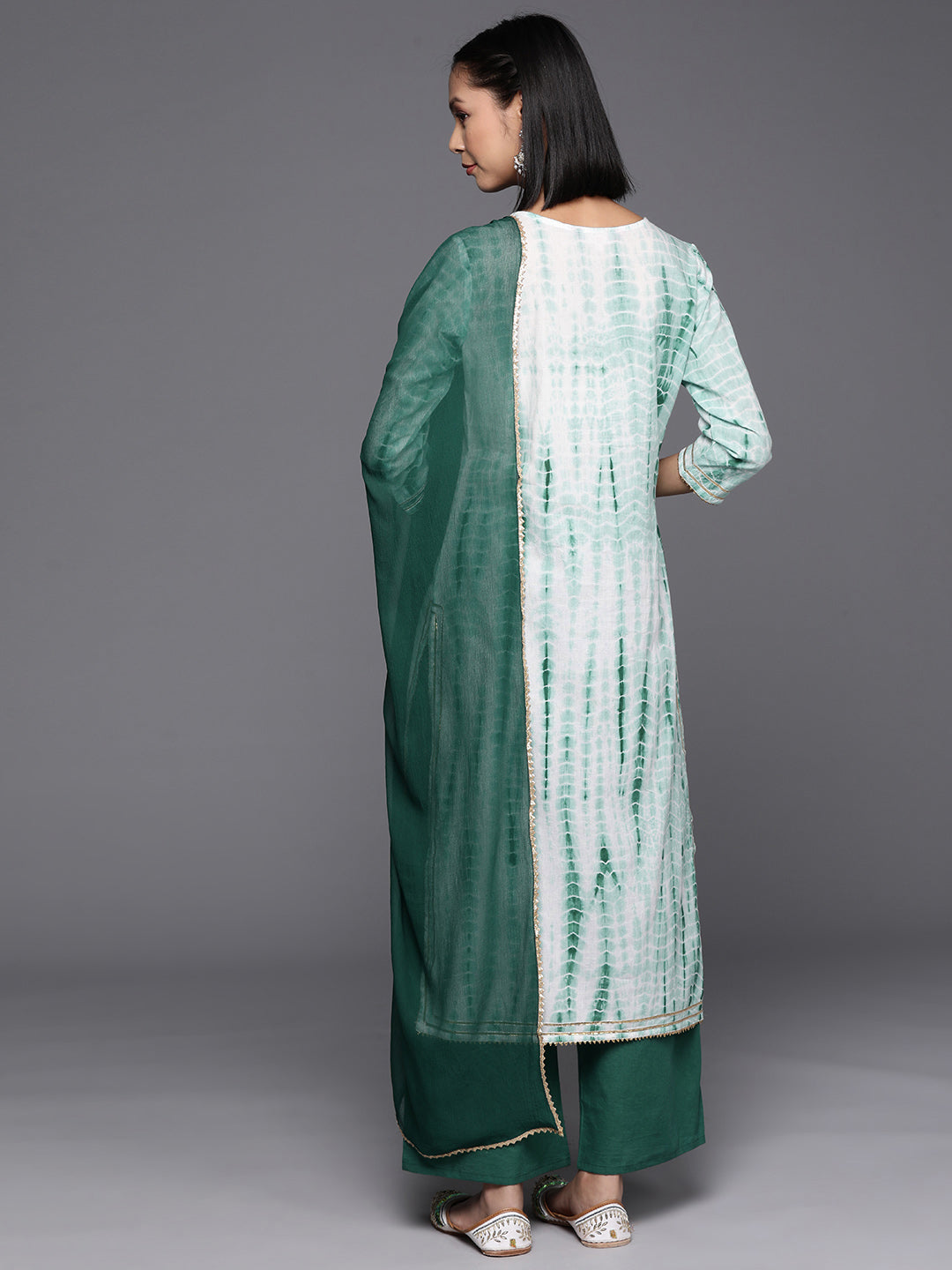 Dhiyona VR Women's Straight Kurta With Round Neck Paired With Green Solid Palazzo And Green Solid Dupatta