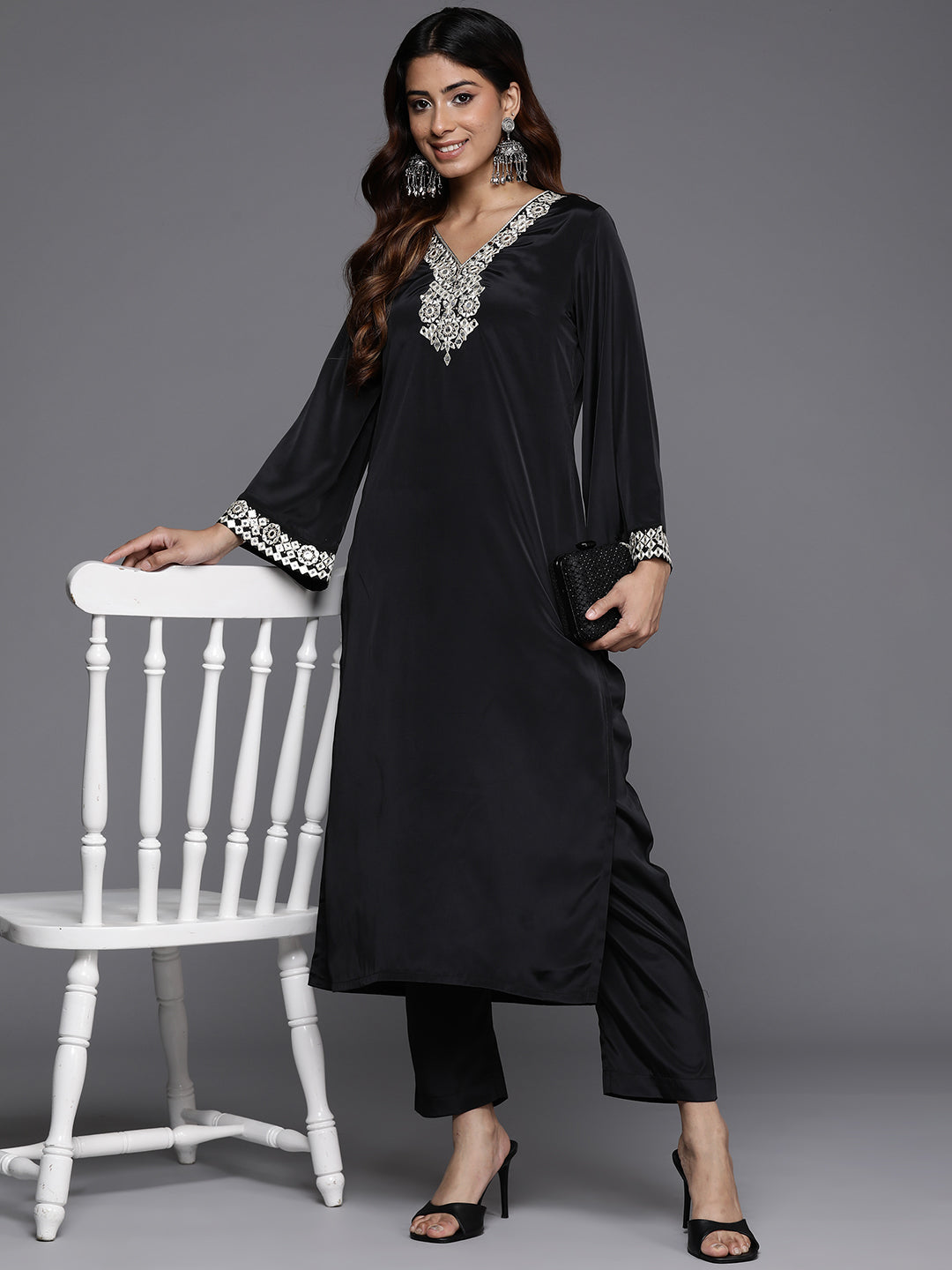Dhiyona VR Women's Black Mirror Embroidered Kurta Set
