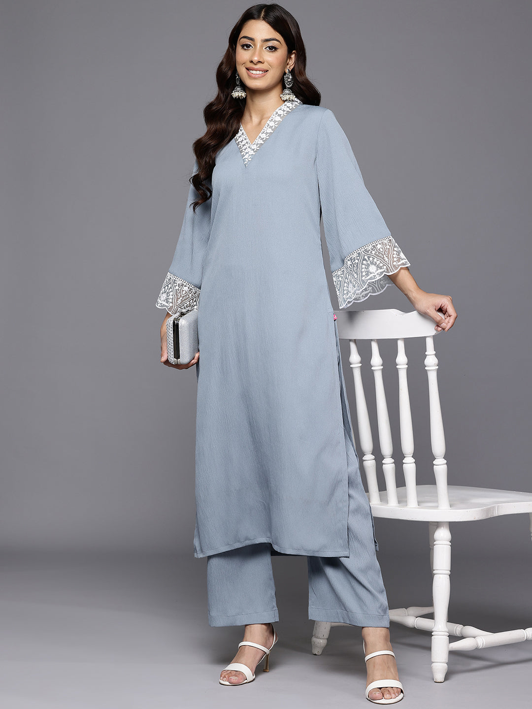 Dhiyona VR Women's Thread Embroidered Organza Detailed Kurta Set