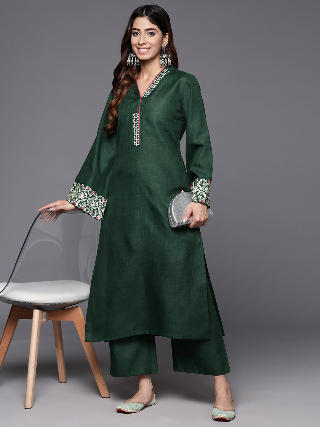 Dhiyona VR Women's Green Embroidered Long & Flared Sleeves Kurta With Tonal Bottom