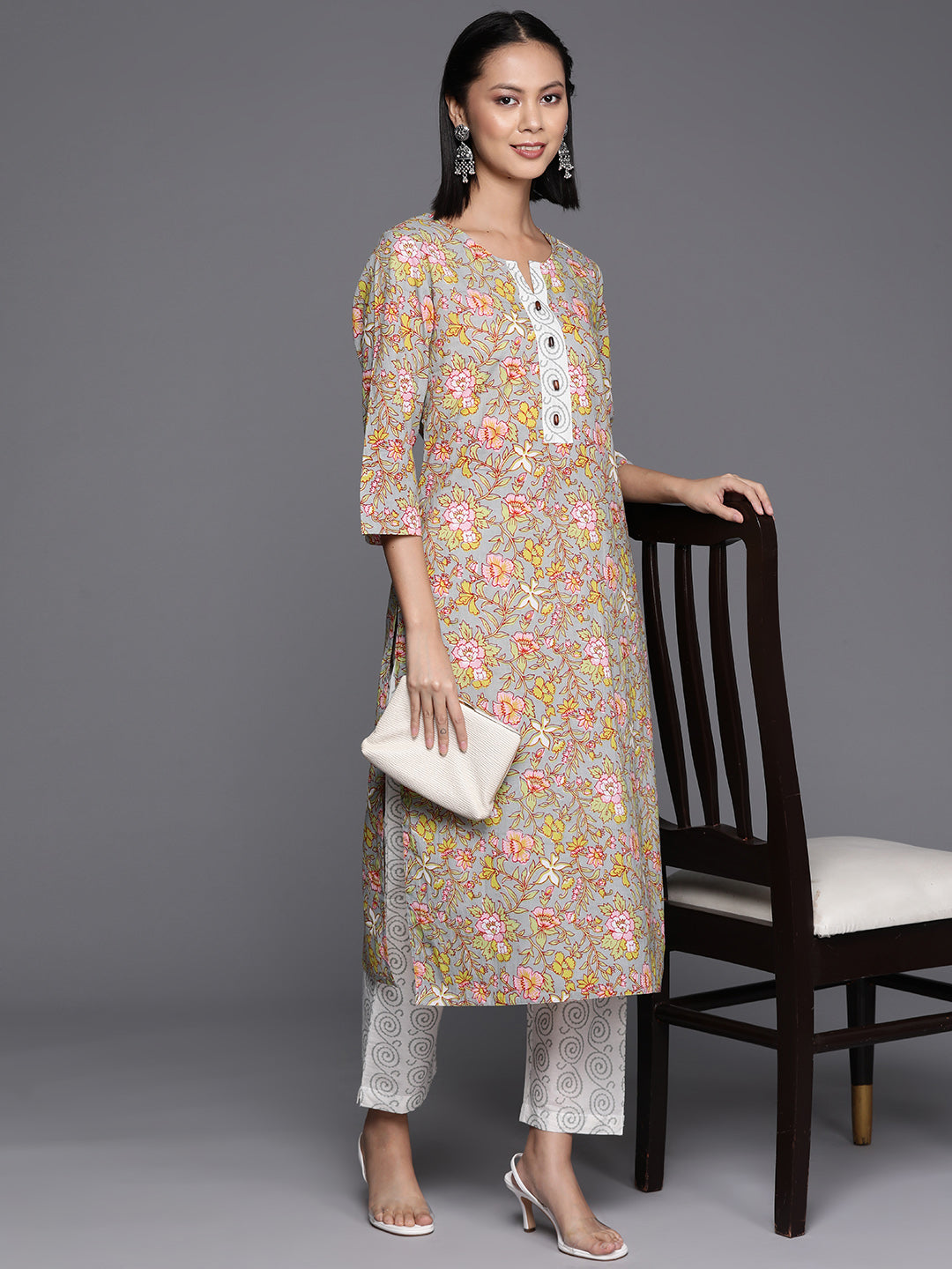 Dhiyona VR Women's Grey And Green Floral Printed Straight Kurta With Printed Trouser