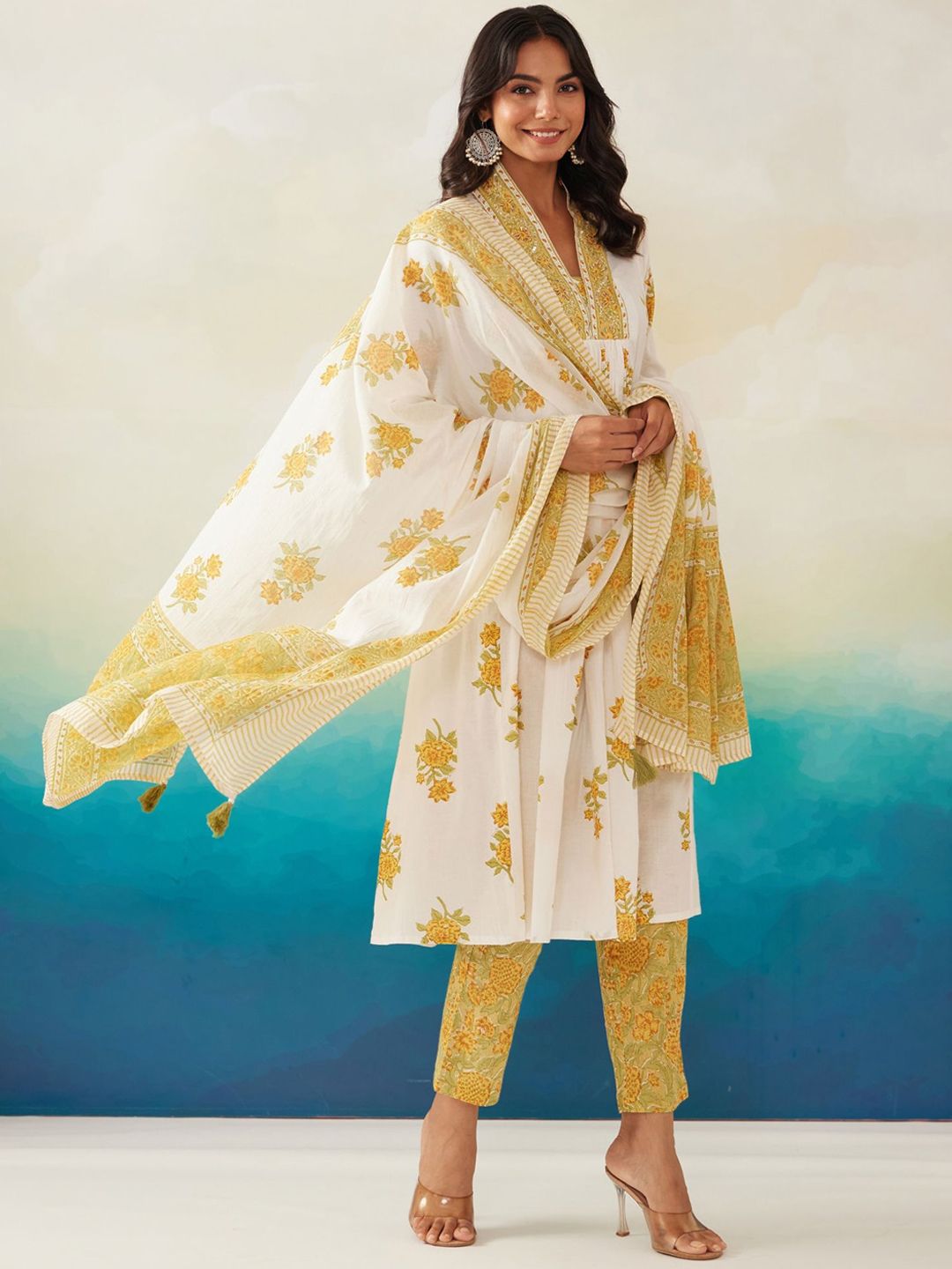 Dhiyona IE Women Floral Printed Pleated Beads and Stones Pure Cotton Kurta with Trousers & With Dupatta