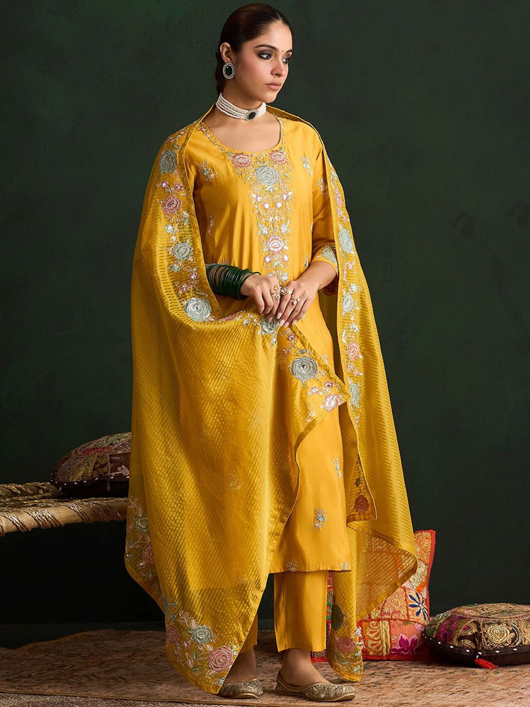 Dhiyona IE Women Floral Embroidered Regular Thread Work Kurta with Trousers & With Dupatta