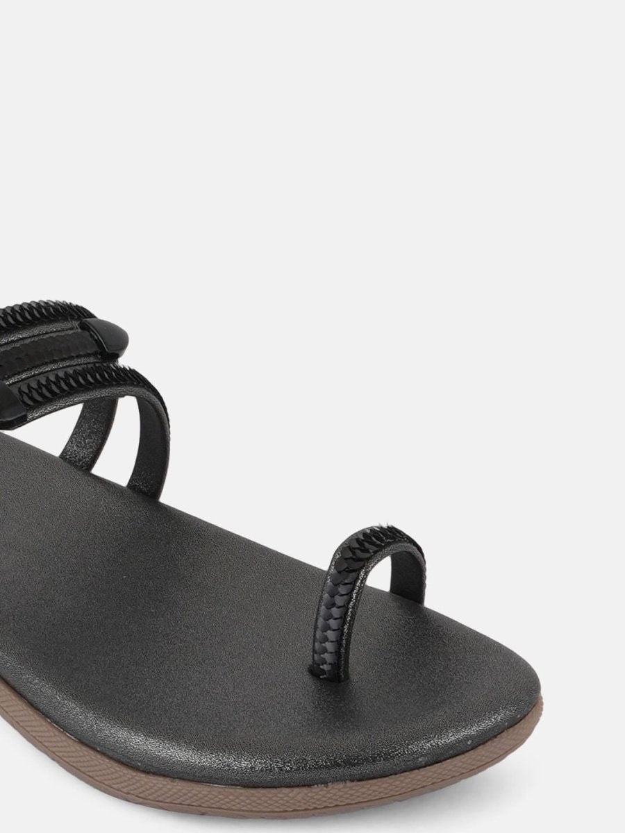 Dhiyona AK Black One Toe Flats