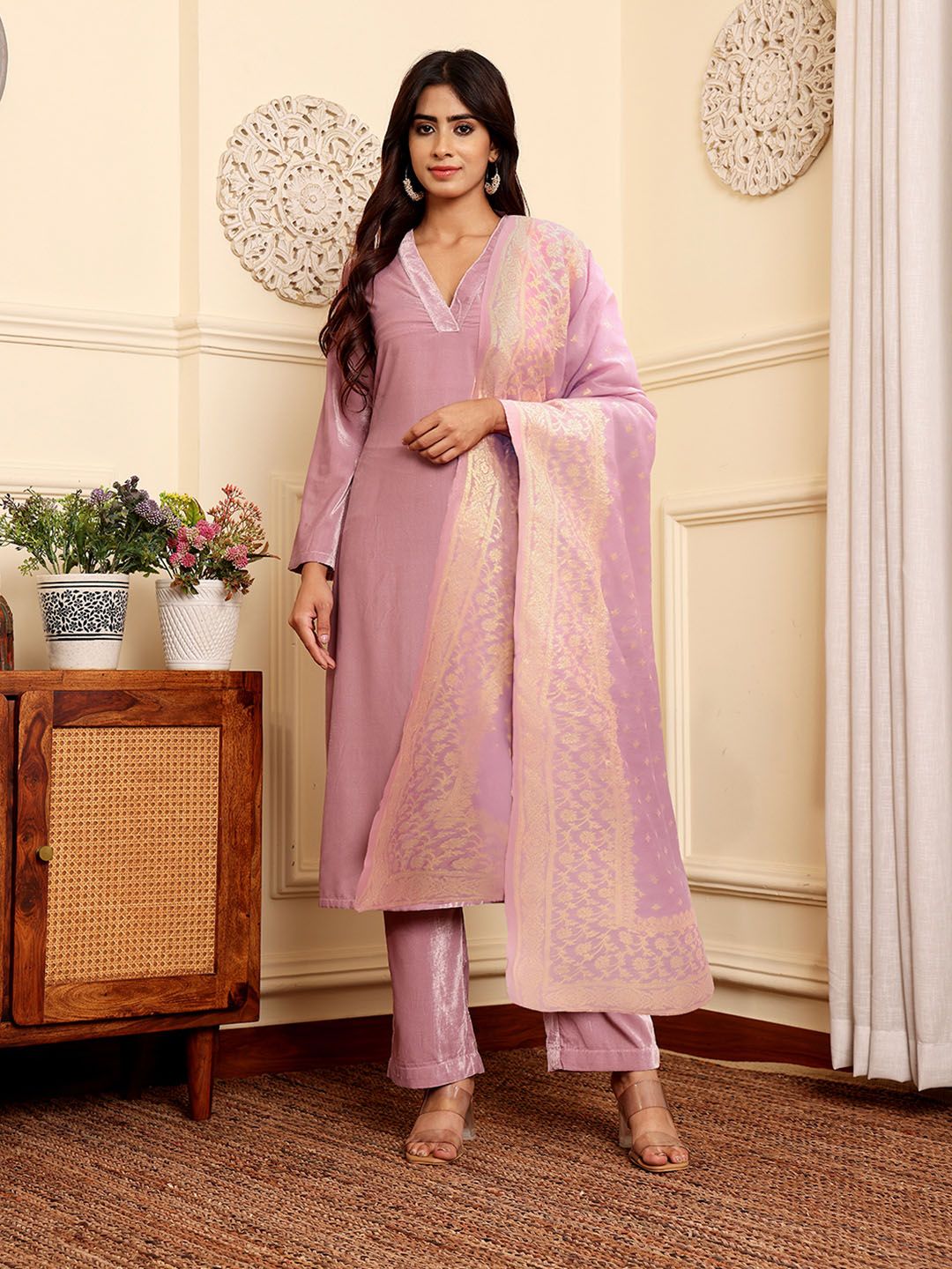 Dhiyona VA Women'sVelvet Kurta with Palazzos & With Dupatta