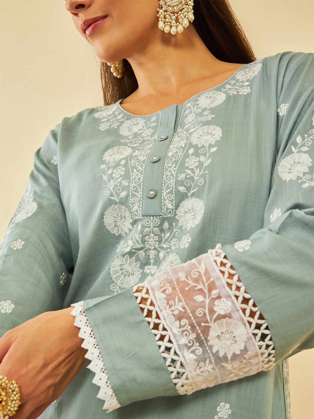 Dhiyona SO Women's Blue Floral Embroidered Thread Work Straight Kurta With Trousers