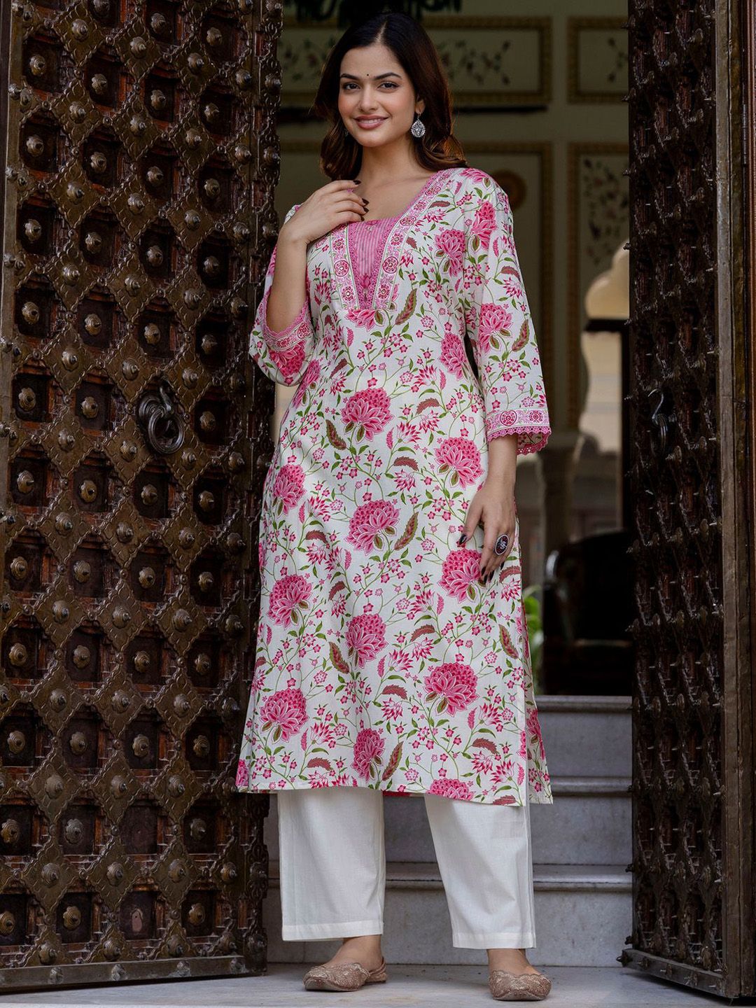 Floral Printed Square Neck Pure Cotton Straight Kurta With Trousers & Dupatta