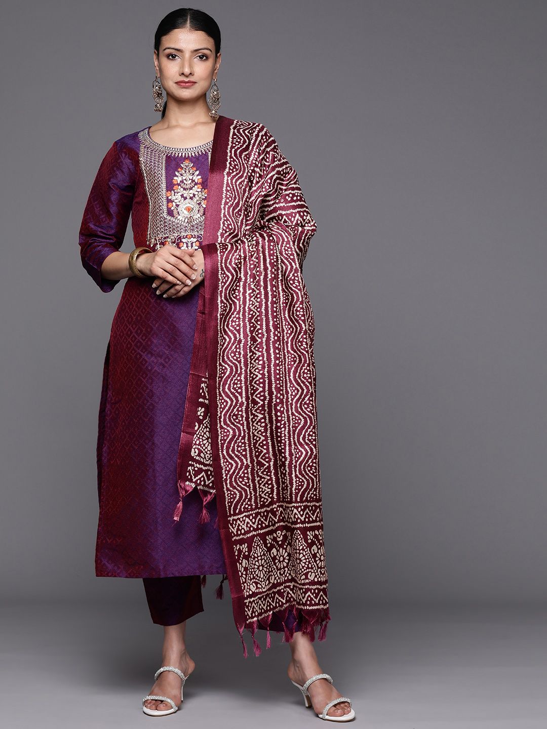 Dhiyona VA Women'sFloral Embroidered Gotta Patti Kurta with Trousers & With Dupatta