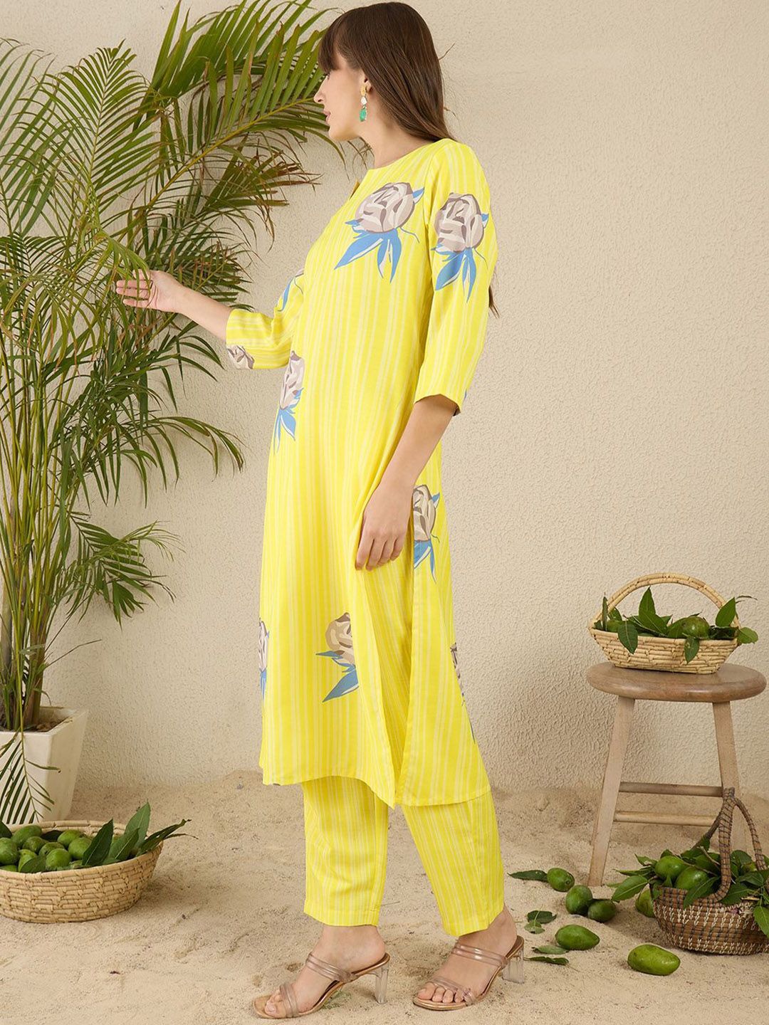 Dhiyona IE Floral Printed Notch Neck Straight Kurta With Trousers