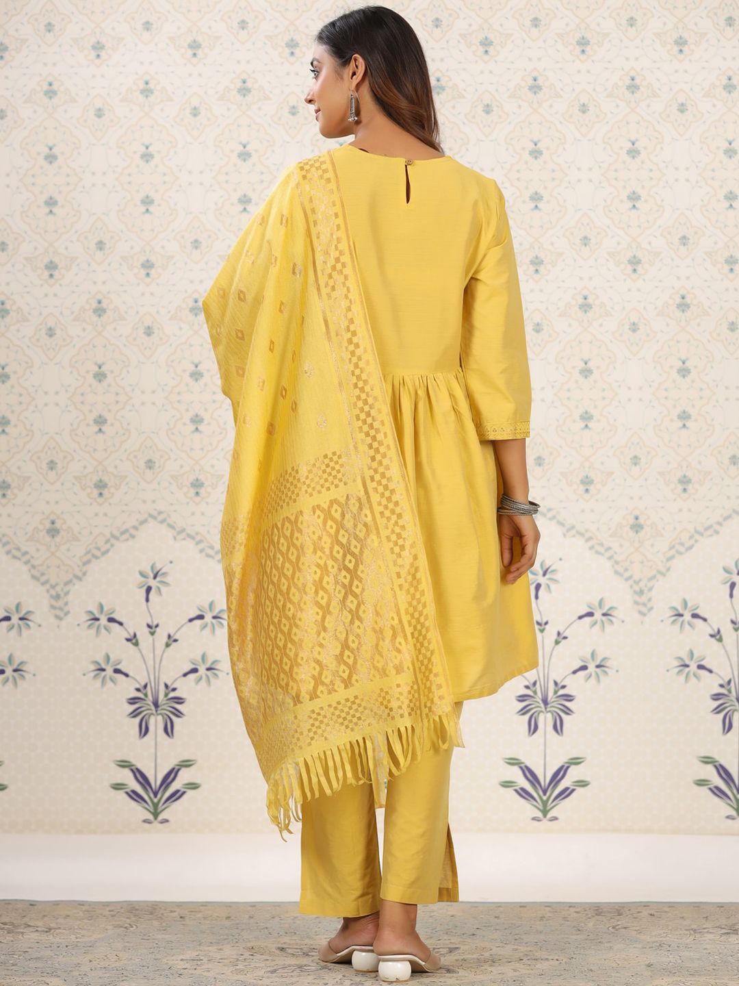 Dhiyona OD Ethnic Motifs Yoke Design Sequinned Kurta with Trousers & Dupatta