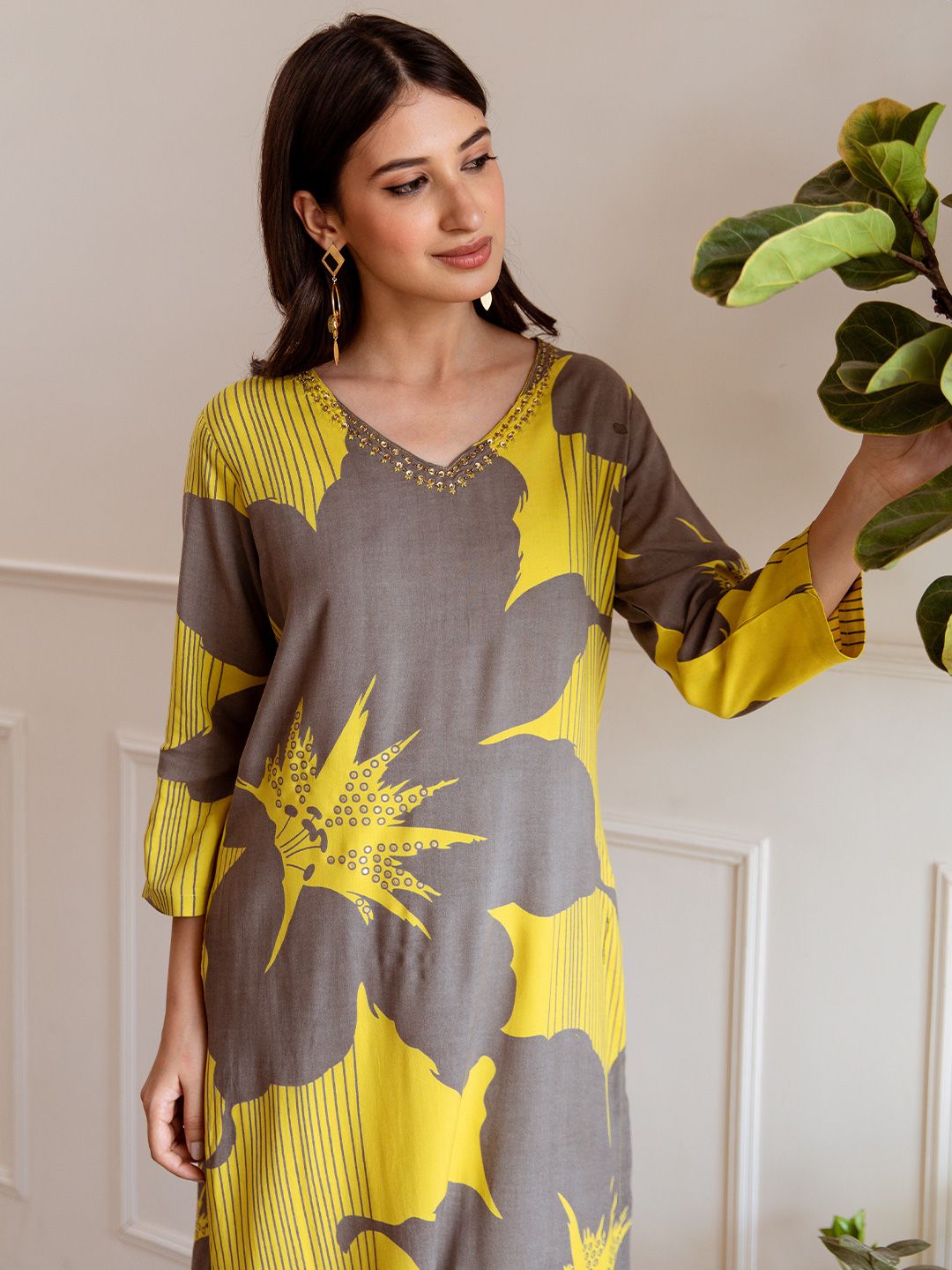 Dhiyona IS Women's Women Floral Printed Regular Kurta with Palazzos