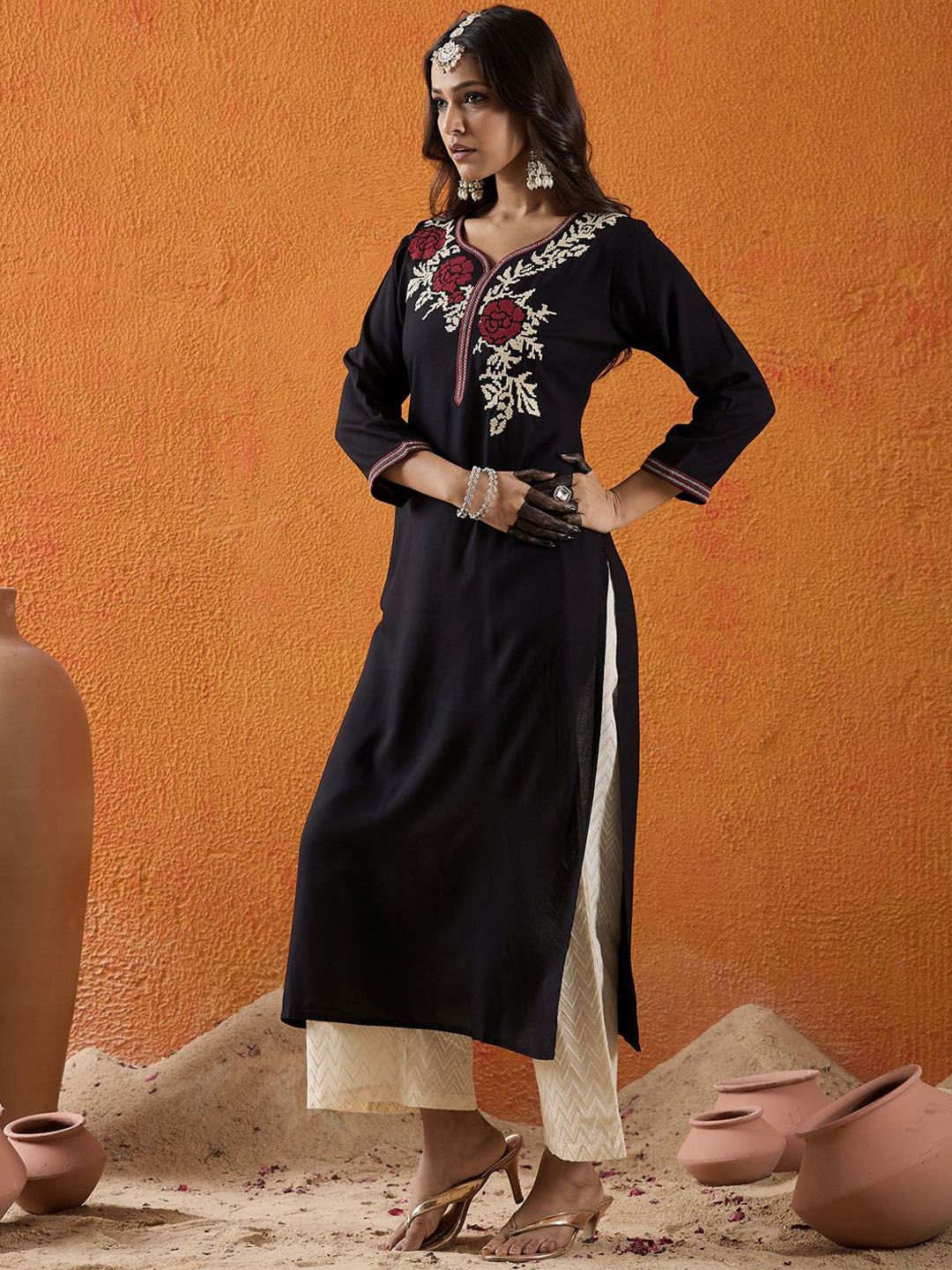 Dhiyona IE Floral Yoke Design Sweetheart Neck Thread Work Straight Kurta