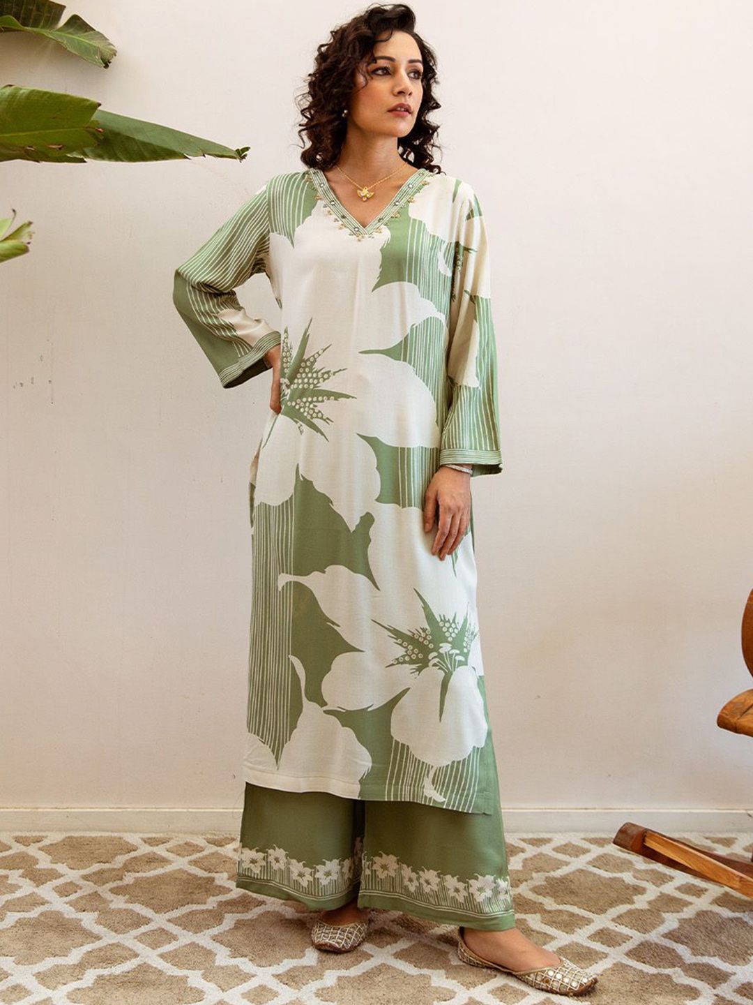 Dhiyona IS Women's Floral Printed V-Neck Mirror Work Straight Kurta With Palazzos