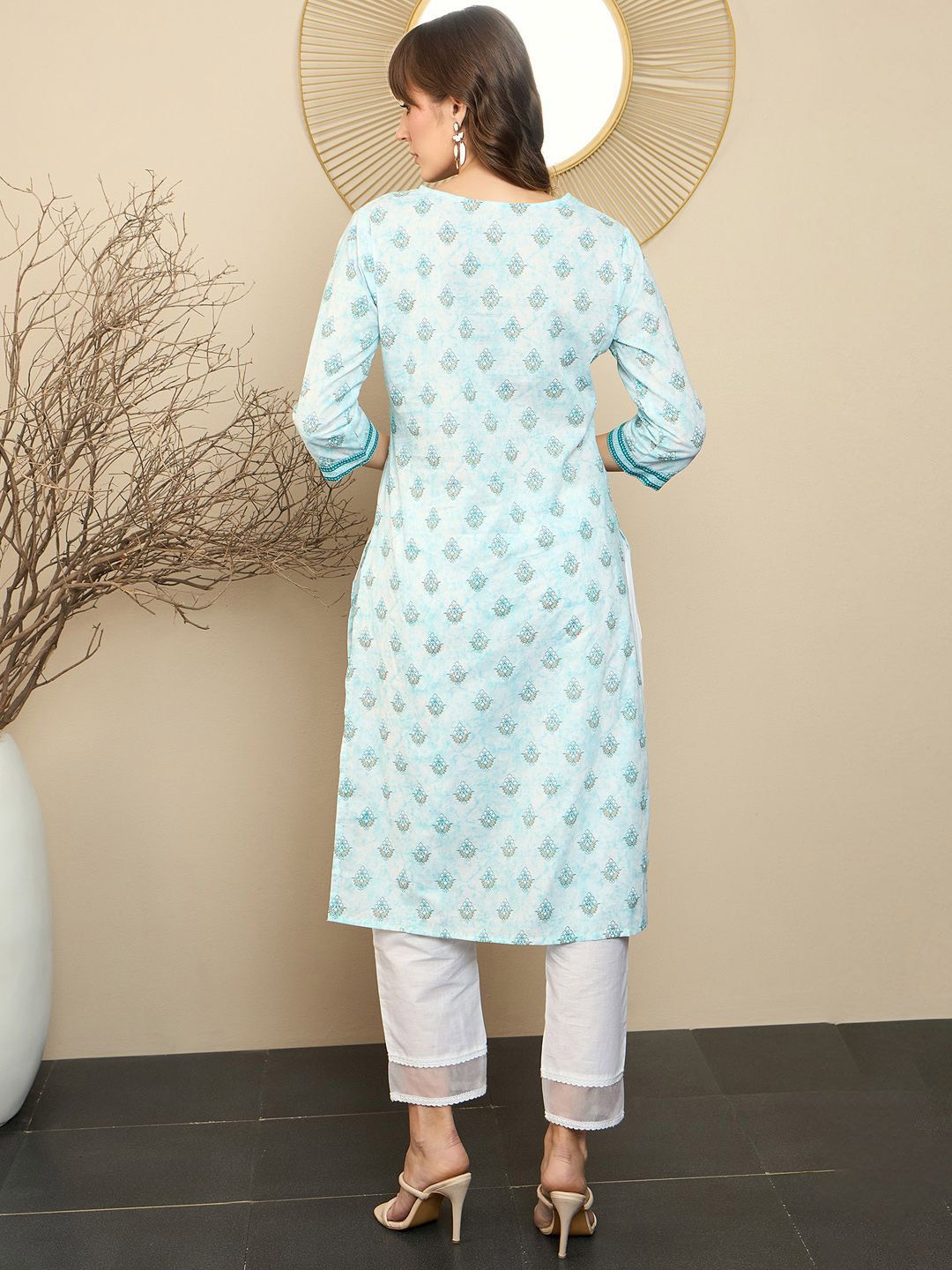 Dhiyona IE White Floral Printed V-Neck Pure Cotton Kurta