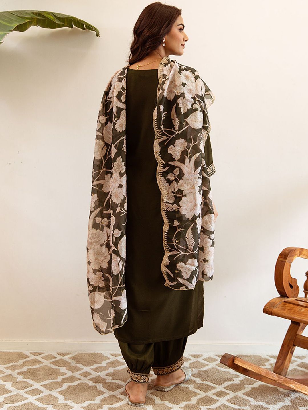 Dhiyona IE Ethnic Motifs Embroidered Regular Thread Work Kurta with Salwar & With Dupatta