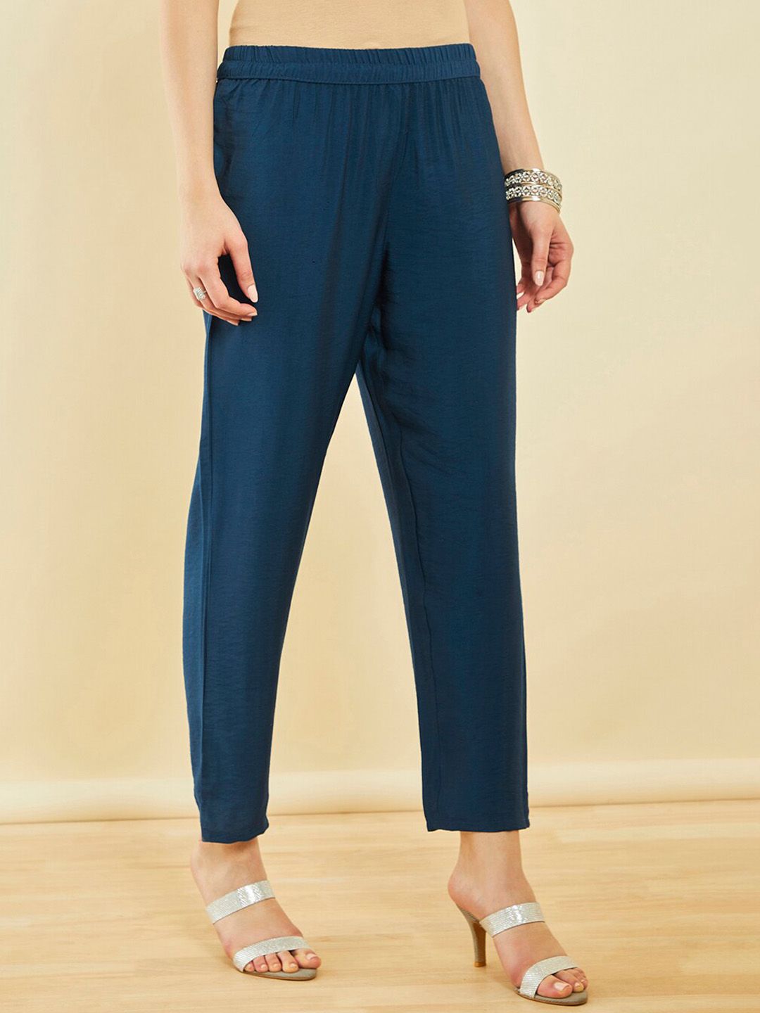 Dhiyona SO Women's Printed Beads And Stones Kurta With Trousers & Dupatta