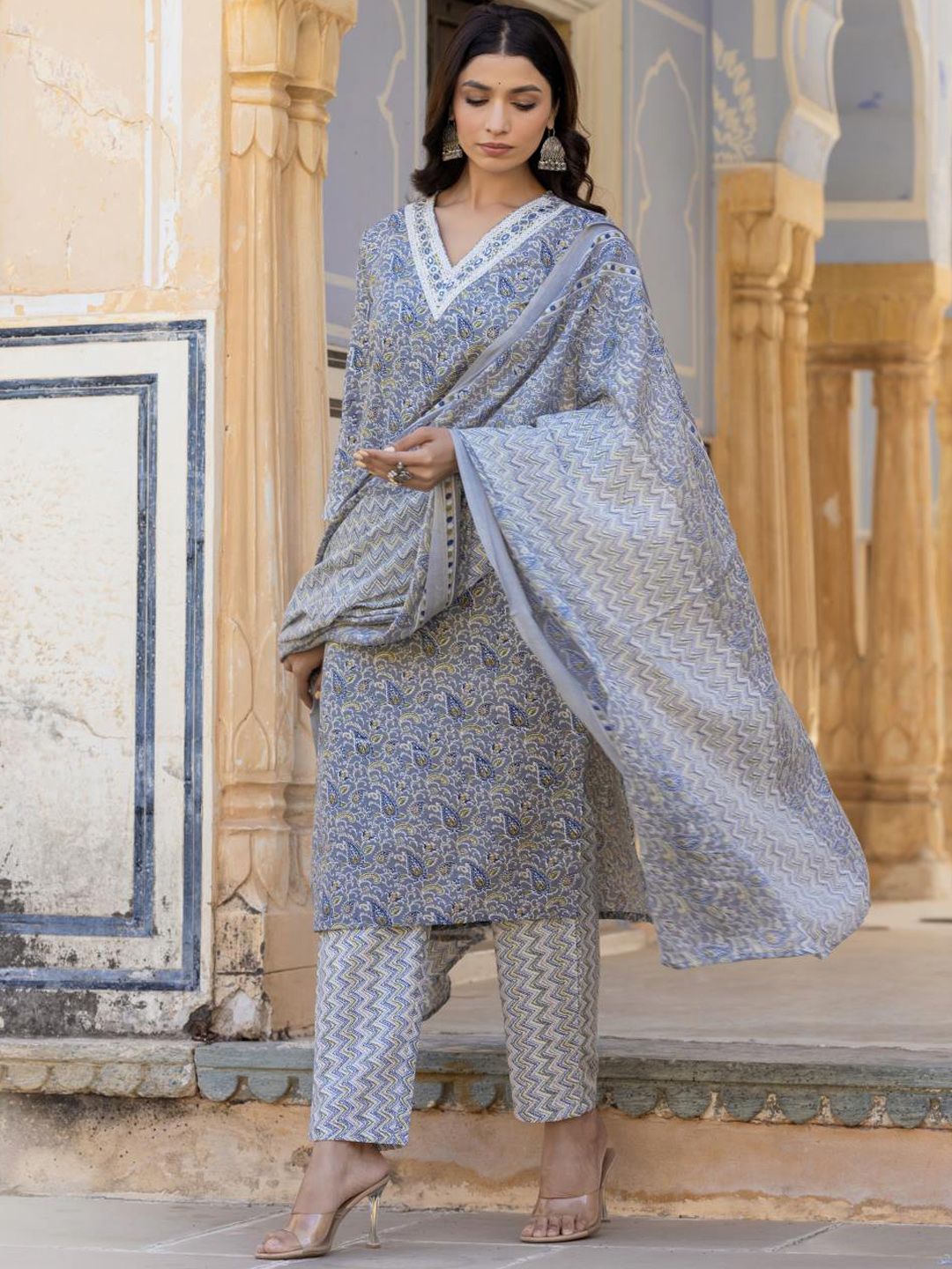 Dhiyona VA Women'sPaisley Printed Regular Thread Work Kurta with Trousers & With Dupatta
