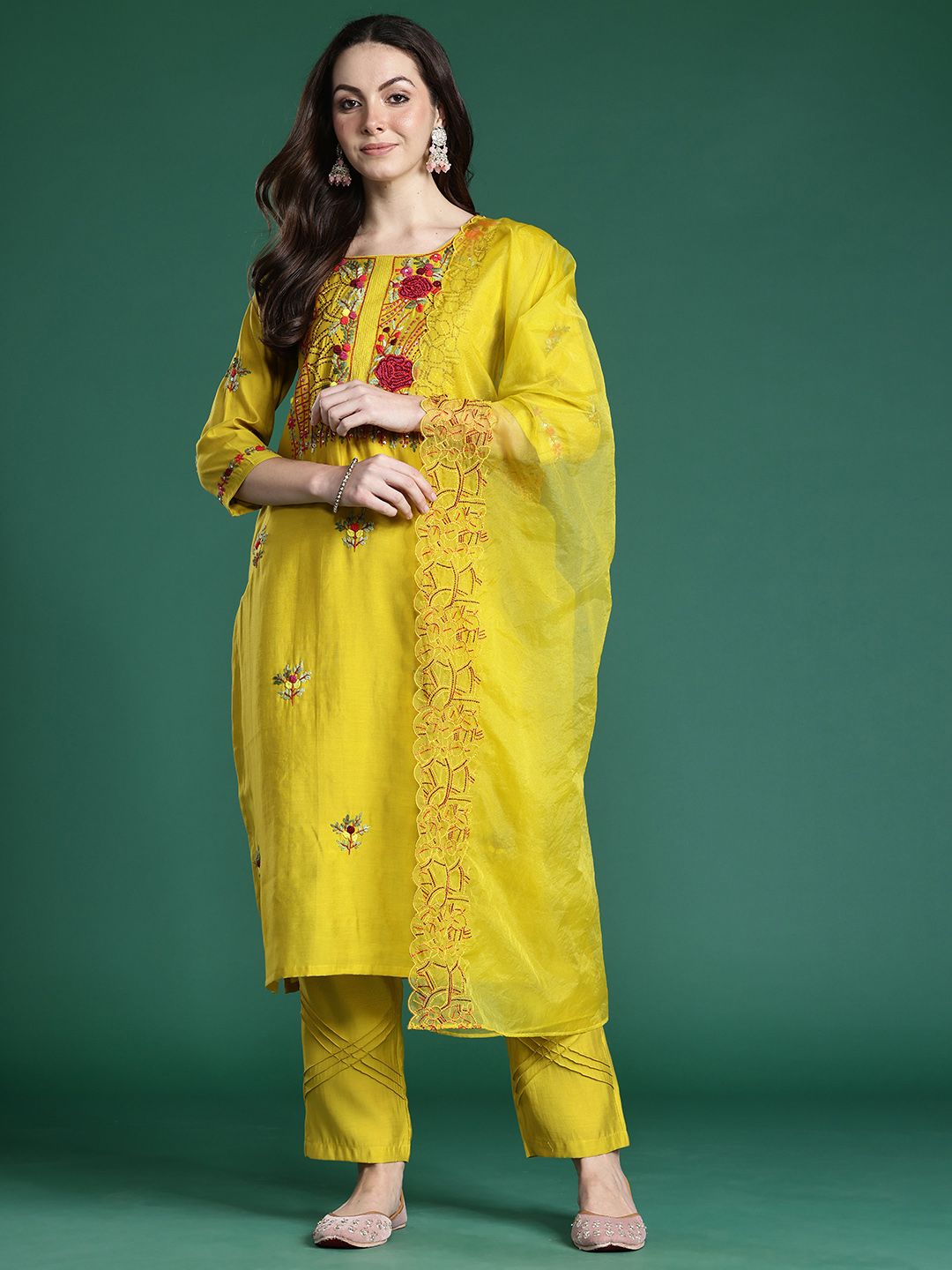 Dhiyona IE Women Floral Embroidered Thread Work Kurta With Trousers & Dupatta