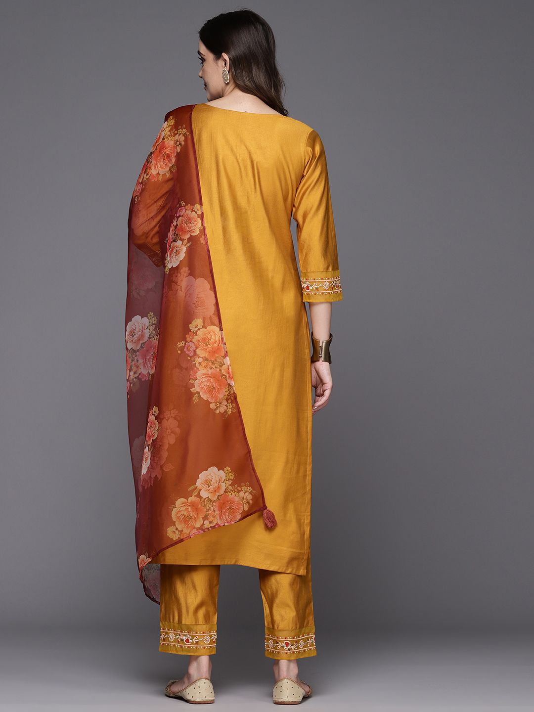 Dhiyona IE Women Embroidered Liva Kurta with Trousers & Dupatta