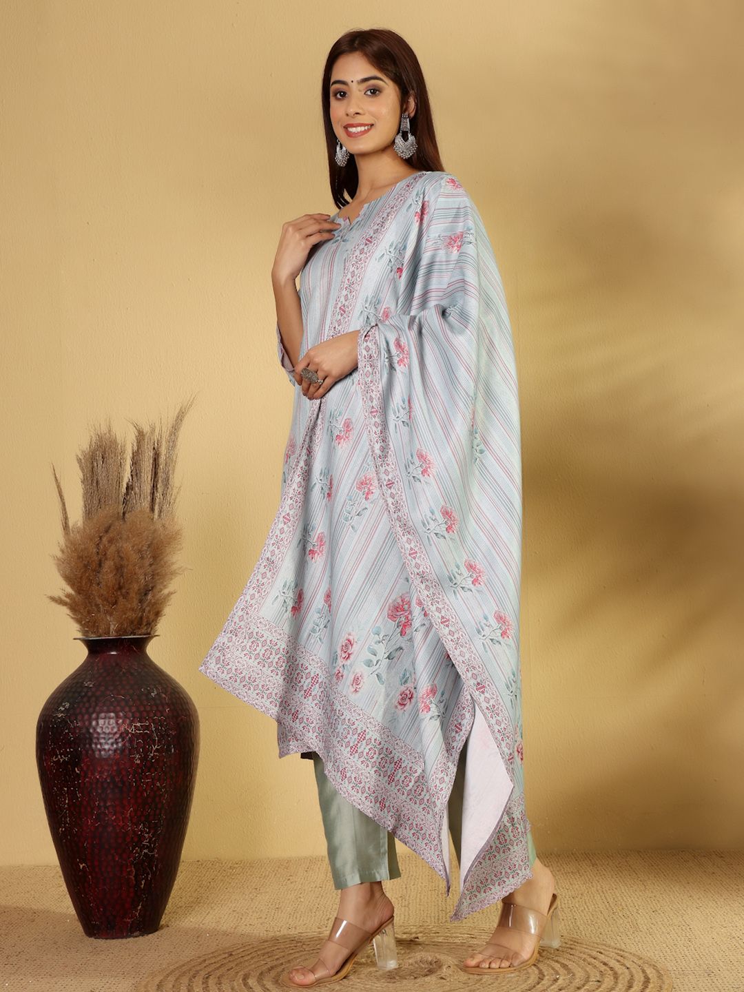 Dhiyona VA Women'sFloral Printed Straight Kurta With Trousers And Dupatta
