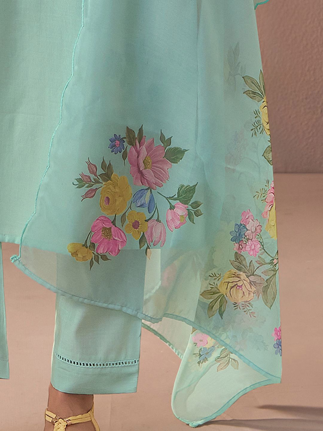 Women Floral Embroidered Regular Thread Work Kurta with Trousers & With Dupatta