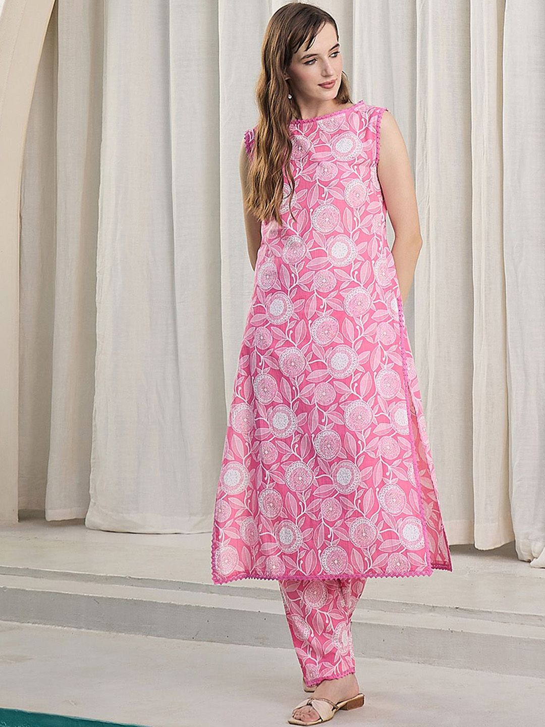 Women Floral Printed Cotton Kurta with Trousers