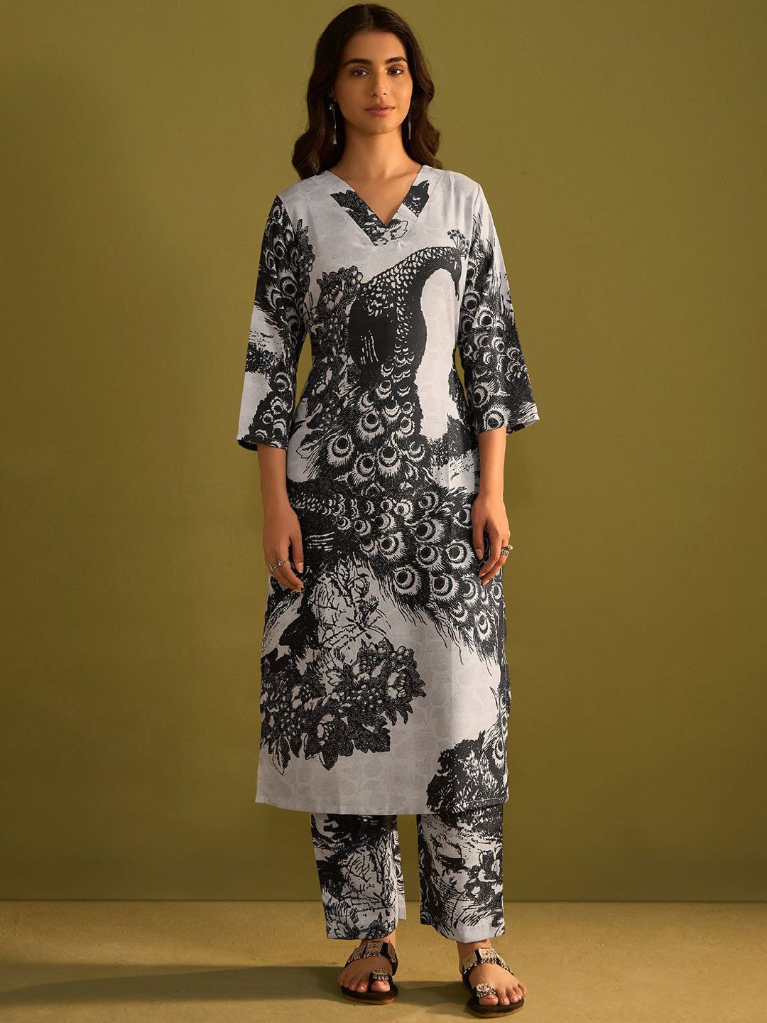 Dhiyona IE Women Floral Printed Regular Pure Cotton Kurta with Trousers